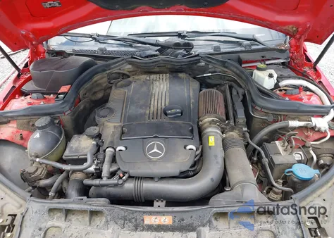 2012 Mercedes-Benz C 250 Luxury/Sport z USA, uszkodzony, nr VIN WDDGF4HB3CR228171